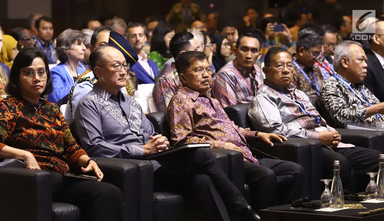 Wakil Presiden RI Jusuf Kalla saat menghadiri Dialog Tingkat Tinggi tentang Pembiayaan dan Asuransi Risiko Bencana selama acara IMF-World Bank Group 2018, Bali, Rabu (10/10). (Liputan6.com/Angga Yuniar)