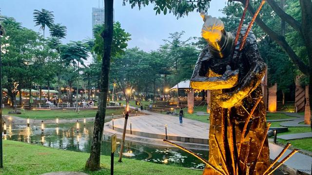 Serunya Kongkow Sambil Nikmati Ragam Karya Seni di Art Jakarta Gardens 2023
