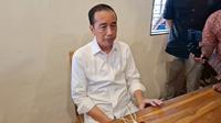 Presiden Indonesia ke-7 Jokowi masih menimbang peluang maju sebagai Calon Ketum Partai Solidaritas Indonesia (PSI), gantikan anaknya Kaesang Pangarep. (Istimewa)