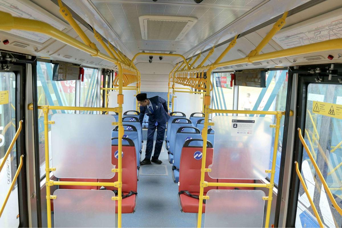 TransJakarta Listrik di Monas
