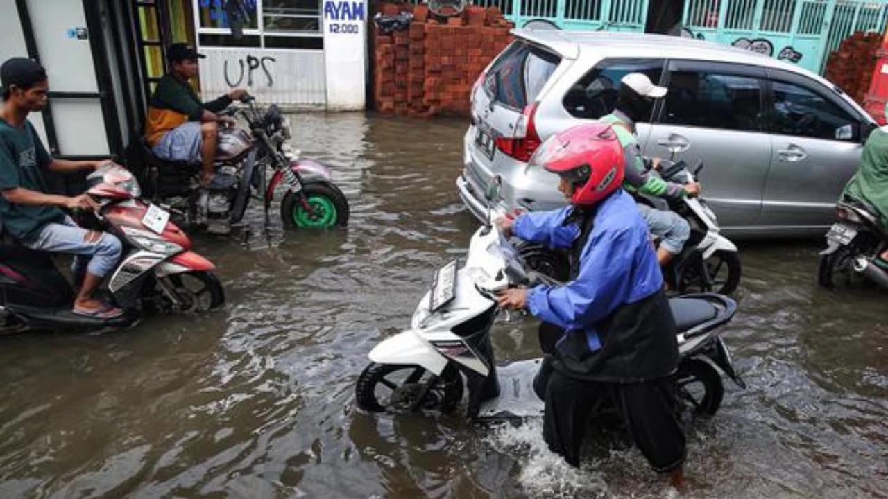 Update Banjir Jakarta: 18 RT Masih Terendam, Air Capai Hampir 1 Meter