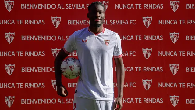 Lucien Agoume ke Sevilla