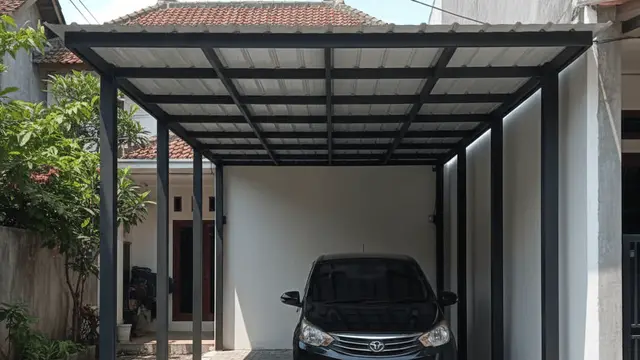 Model Carport Rumah di Gang Sempit by Gemini