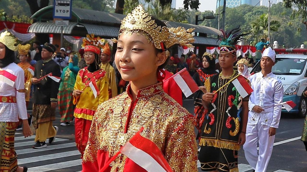 Peserta kirab dari akademi Polri hingga TNI terlihat dalam iring-iringan kirab menuju Istana Merdeka.