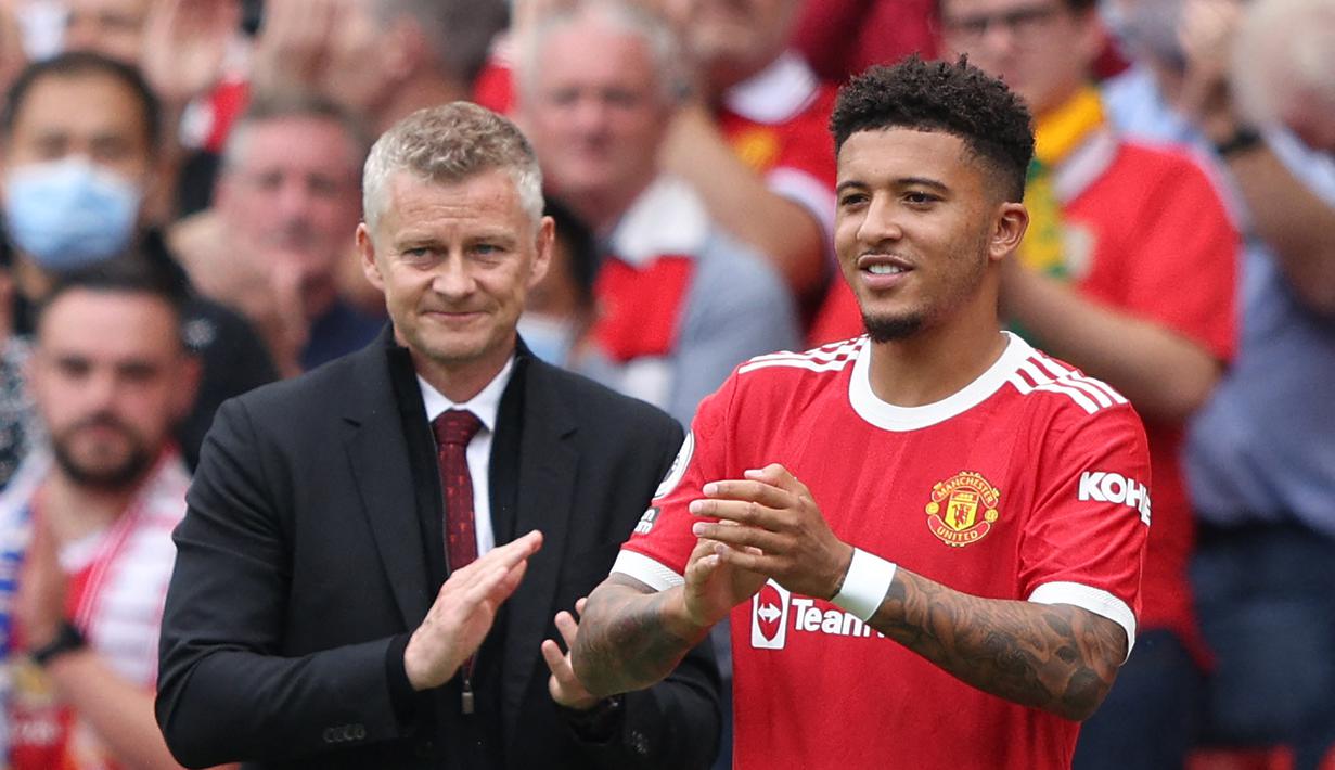 Jadon Sancho - Pemain asal Ingris ini menjadi nama terakhir yang didatangkan MU dari Bundesliga. Sancho yang ditebus dengan harga mencapai 73 juta pound sterling itu merupakan gelandang enerjik yang mampu menusuk hingga ke jantung pertahanan lawan. (AFP/Adrian Dennis)