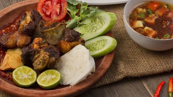 Iga penyet pedas/copyright Shutterstock.com