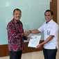 Heri Purnomo. Plt Deputi Pertambangan, Industri Strategis dan Media Kementerian BUMN memberikan SK pengangkatan Suryo Eko Hadianto sebagai Direktur Transformasi Bisnis MIND ID.