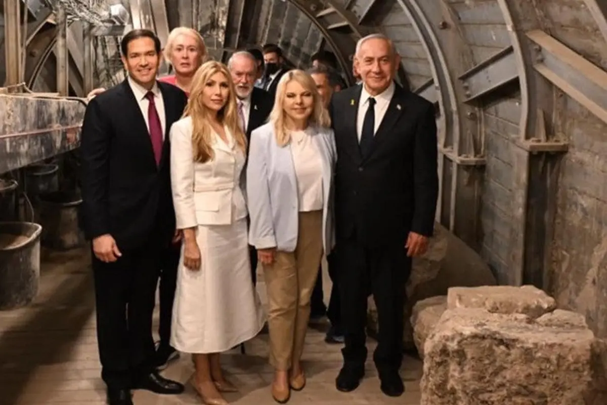 Menlu Amerika Serikat Marco Rubio beserta PM Israel Benjamin Netanyahu meresmikan sebuah situs wisata arkeologi kontroversial yang dikelola oleh kelompok pemukim Israel di Yerusalem Timur yang diduduki.