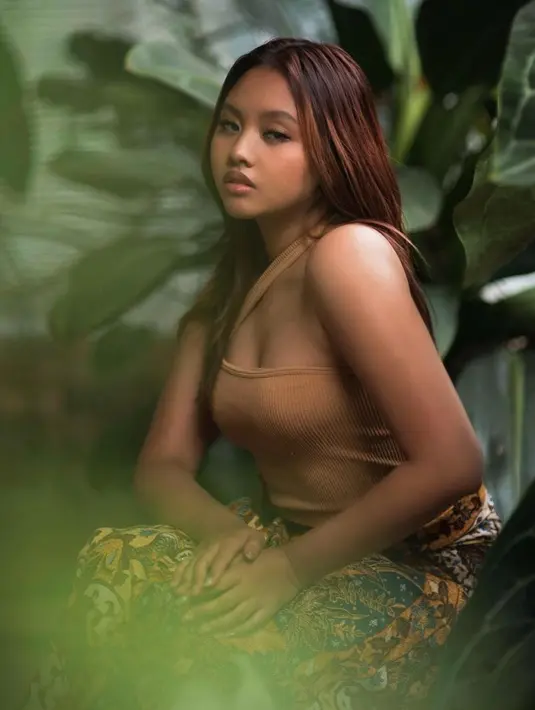 Anak semata wayang, Armand Maulana dan Dewi Gita, Naja Dewi Maulana jarang tersorot media. Kendati begitu, dia sering membagikan pose seksi di media sosial. Berikut potretnya: [foto: instagram/najandmm]