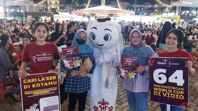 Foto: Keseruan La'eeb Si Maskot Piala Dunia 2022 saat Menghibur Malam Minggu Warga di Medan