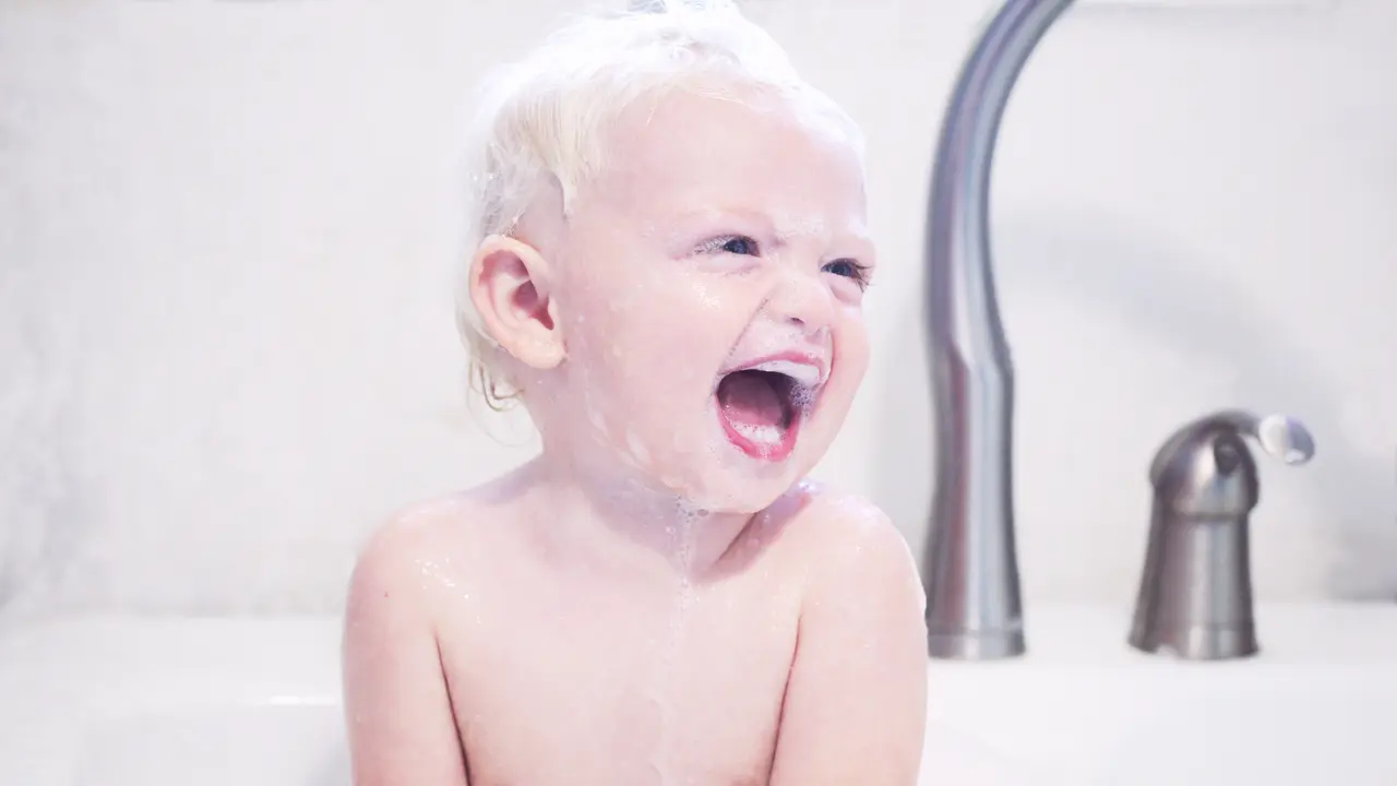 anak mandi