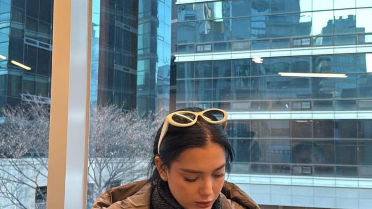 Potret Yasmine Ow Bulan Madu di Korea Bareng Suami, Kalap Belanja Makeup dan Softlens