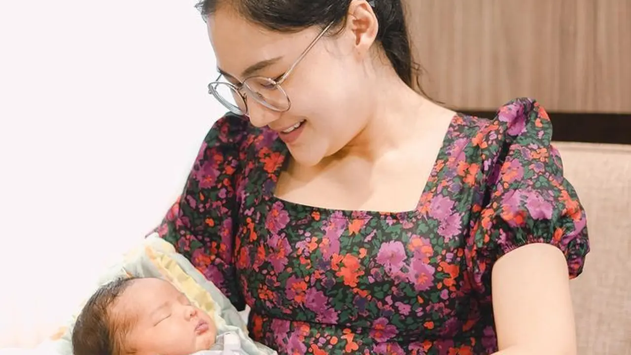 Nella Kharisma dan Anak Kedua. [Instagram/nellakharisma]