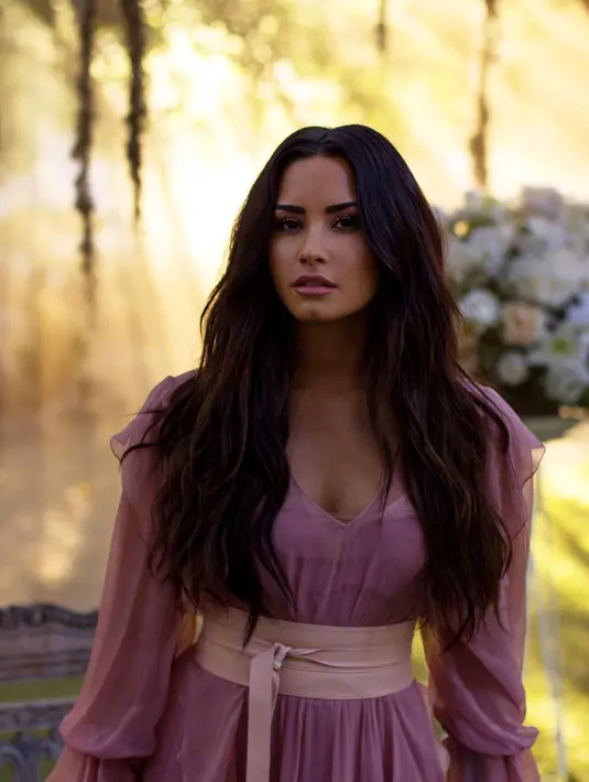 Demi Lovato sendiri mengaku, tujuannya mengunggah foto tersebut karena ia sudah melalui proses dan belajar untuk mencintai dirinya sendiri. (instagram/ddlovato)