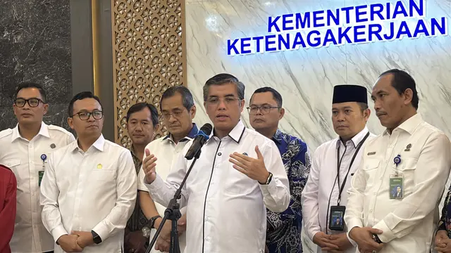 Menteri Ketenagakerjaan (Menaker) Yassierli, di Kantor Kemnaker, Rabu (12/11/2025). (Foto: Liputan6.com/Tira Santia)