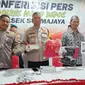 Seorang karyawan minimarket di Perumahan Tirta Mandala, Cilodong, Kota Depok berinisial SR (25) nekat membobol brankas tempatnya bekerja.