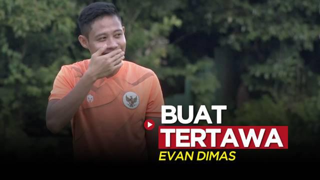Berita video momen Evan Dimas membuat beberapa pemain Timnas Indonesia tertawa dalam latihan jelang laga melawan Vietnam di Grup B Piala AFF 2020, Selasa (14/12/2021).