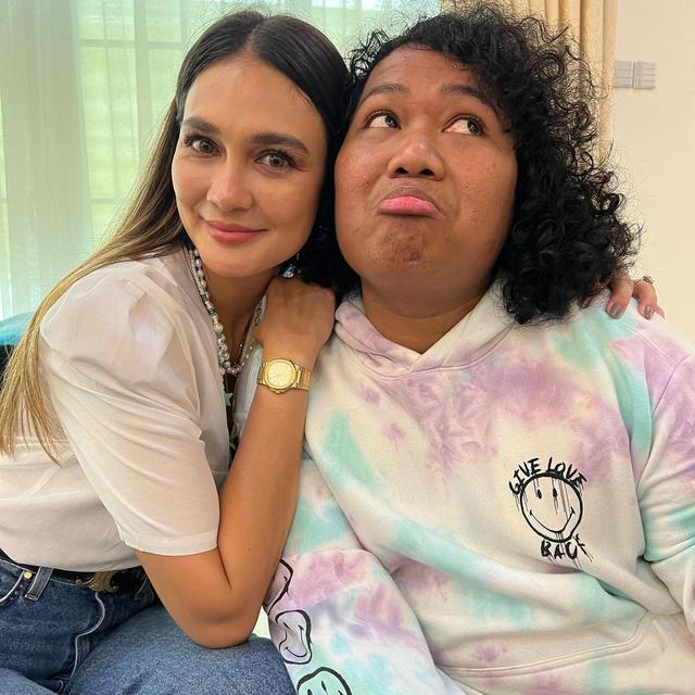 7 Potret Komika Marshel Widianto Bareng Artis Wanita Tanah Air, Bikin Iri