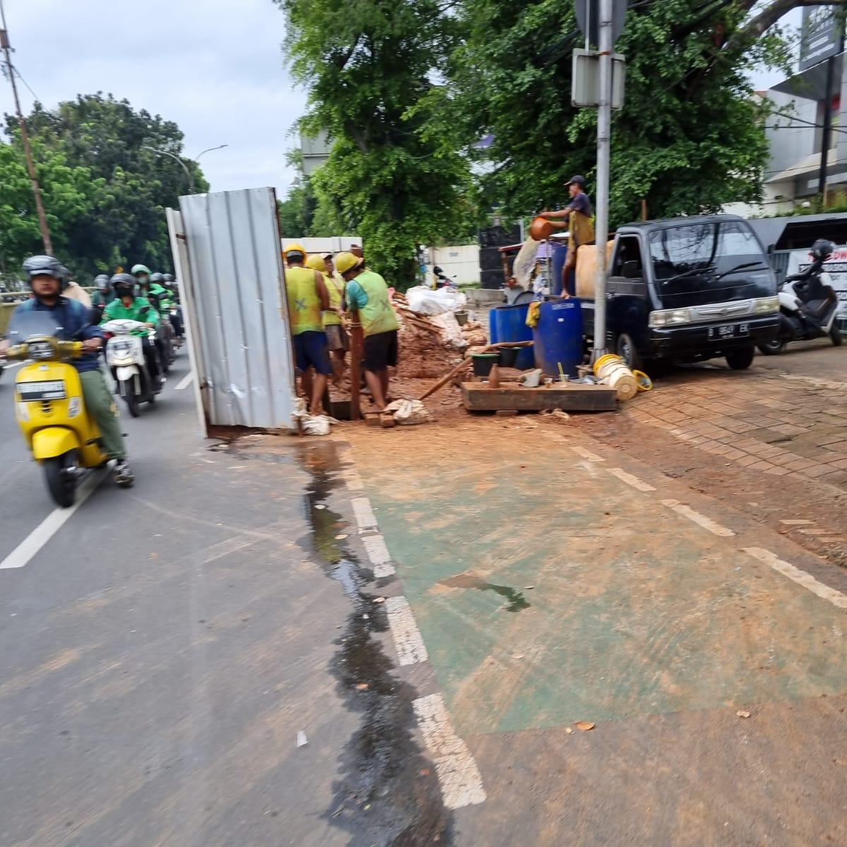 proyek galian jalan di Saharjo Tebet