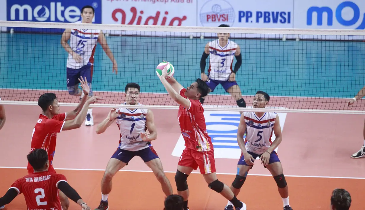 Tim voli putra LavAni sukses membekuk PDAM Tirta Bhagasasi Bekasi di hari pertama final four Livoli Divisi Utama 2023. LavAni menang dengan skor 25-20, 25-20, dan 25-15. (Dok. PBVSI)