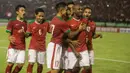 Para pemain Indonesia merayakan gol yang dicetak Boaz Solossa ke gawang Malaysia. Gol Indonesia tercipta dua melalui Boaz dan satu lagi oleh Irfan Bachdim. (Bola.com/Vitalis Yogi Trisna)
