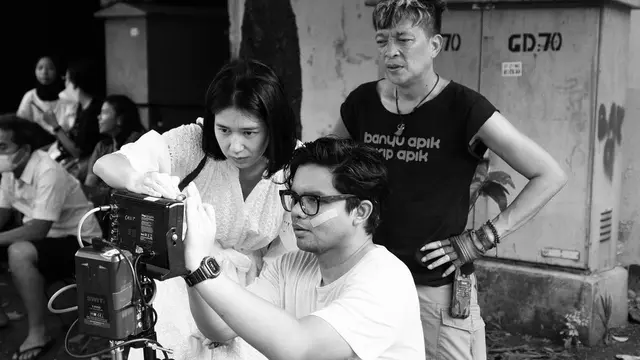 Laura Basuki di lokasi syuting film Sleep Call. (Foto: Dok. Instagram @fajarnugrs)