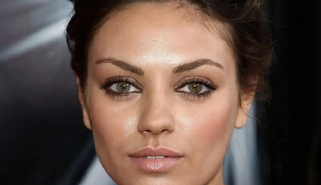 Heterokromia yang dialami Mila Kunis disebabkan inflamasi kronis pada selaput mata. Warna matanya berbeda yaitu hijau dan cokelat muda. [Foto: Instagram/ Emilia Clarke]