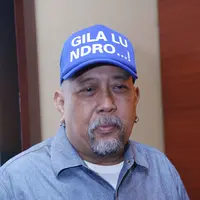 "Uniknya, saya sekarang 58 tahun. Saya lahir 1958 dan umur saya 58 tahun," kata pria kelahiran Purbalingga, Jawa Tengah itu. (Nurwahyunan/Bintang.com)