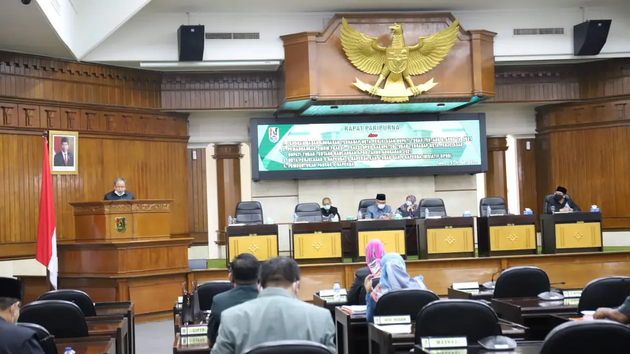 Sidang paripurna DPRD Kabupaten Tuban pada hari Jumat (16/10/2020). (Liputan6.com/Ahmad Adirin)