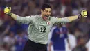 1. Francesco Toldo, kiper yang membawa Italia ke final Euro 2000 ini merupakan didikan Ranieri saat menukangi Fiorentina di awal 90an. Toldo sukses membawa Inter Milan lima kali juara Serie A dan satu kali juara Liga Champions. (AFP/Patrick Hertzog)