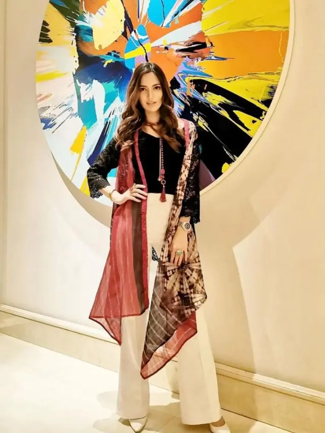 Model Batik Kekinian ala Nia Ramadhani