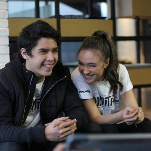 Momen Manis Al Ghazali dan Caitlin Helderman (sumber: instagram/caitlinhalderman/alghazali7)