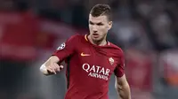 10. Edin Dzeko - Aktor dibalik kesuksesan Manchester City meraih gelar Premier League usai puasa gelar yang begitu panjang. Kepindahannya ke AS Roma berimbas kepada meningkatnya penampilan Roma di kancah eropa. (AFP/Isabella Monotto)
