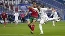 Striker Prancis, Karim Benzema, melepaskan tendangan saat melawan Bulgraria pada laga uji coba terakhir jelang Euro 2020 di Stade de France, Rabu (9/6/2021). Prancis menang dengan skor 3-0. (AP/Francois Mori)