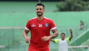 Penyerang baru Arema, Robert Lima Guimaraes, terhormat dijuluki gladiator. (Bola.com/Iwan Setiawan)