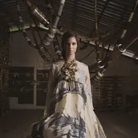 PORCELAIN COUTURE mempertemukan kreativitas BIYAN + GAYA Ceramic dalam sebuah kolaborasi yang merayakan material, craftsmanship, dan keindahan yang tak terduga. / Foto dok: BIYAN.