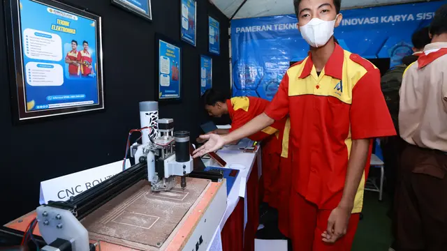 Ssiswa Salah satu SMK di Banyuwangi ciptakan printing di atas triplek dengan menggunakan laser (Istimewa)