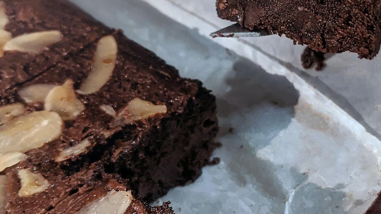 <b>Almond Eggless Chocholate Cake</b>