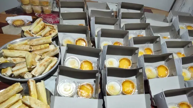 Kue dan kebab buatan Aden hadi.