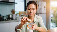 6 Cara Membersihkan Karet Tutup Toples agar Tidak Bau Tengik dan Berminyak