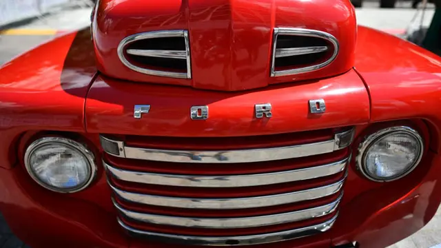 FOTO: Berburu Barang Antik di Classic Car Boot Sale
