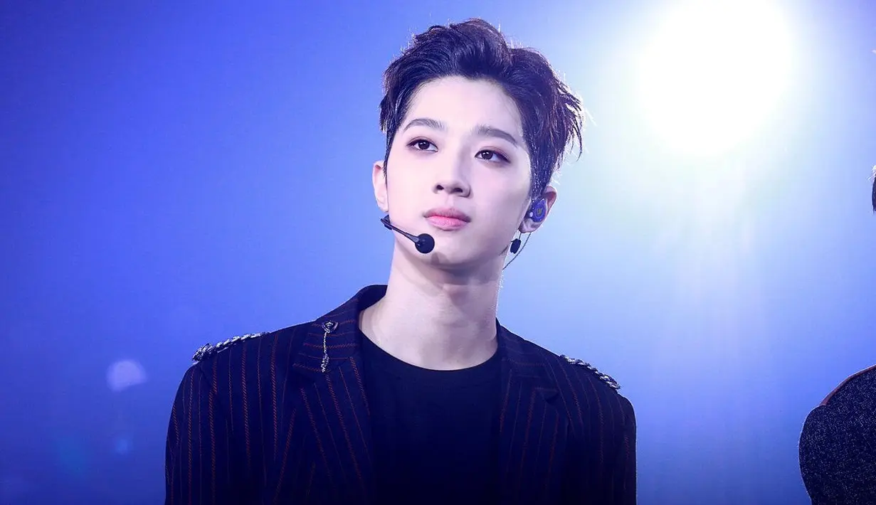 Idol tersebut mengatakan bahwa para pembully malah mengajarkan bahwa ada sesuatu yang salah dari dirinya. (koreaboo)