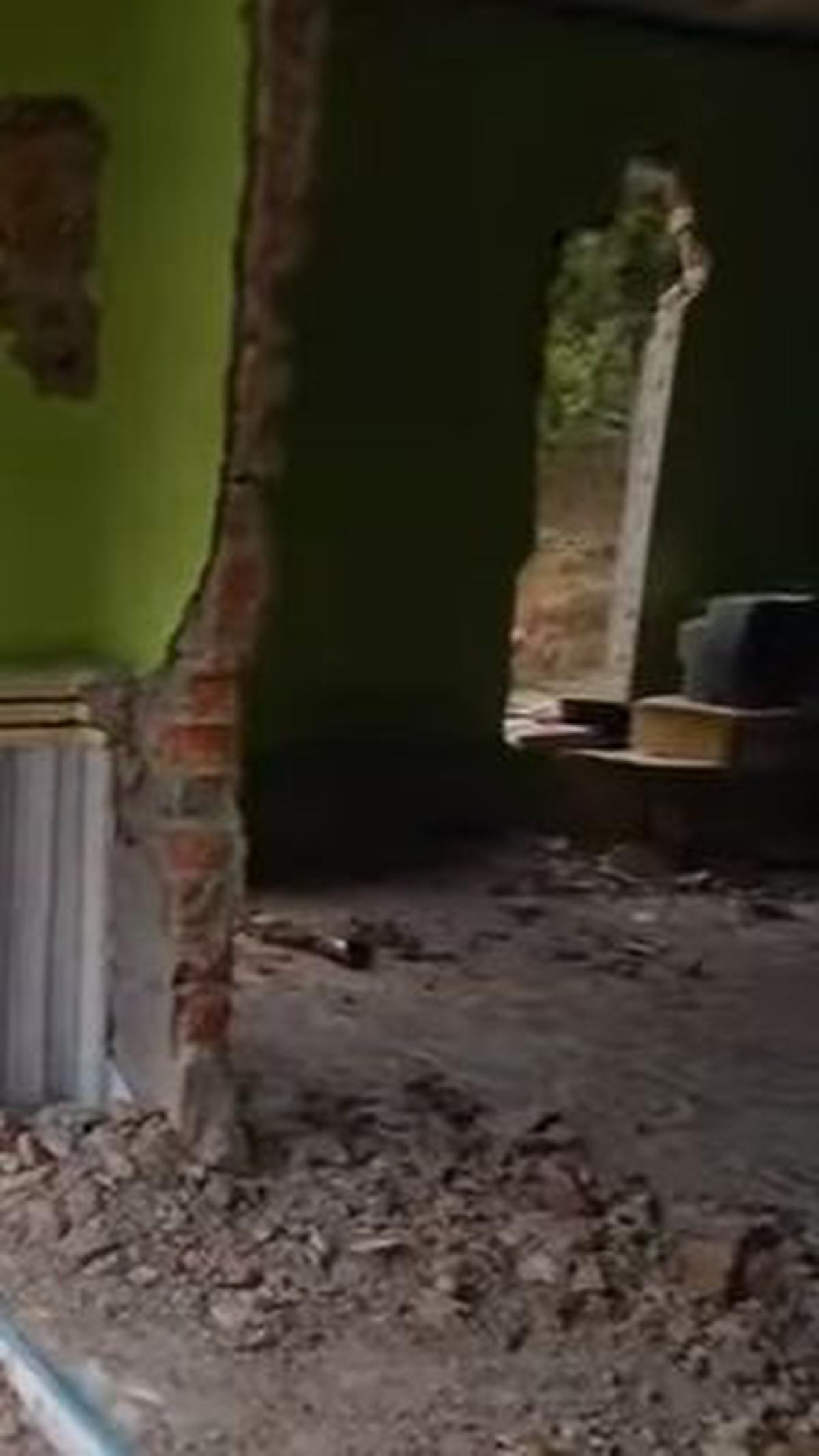 Namun, seorang pemilik rumah mengatakan jika dirinya kecewa dengan uang ganti rugi yang menurutnya tidak sesuai ekspektasi.