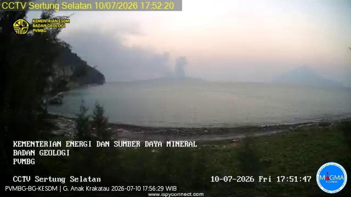 Anak Krakatau Empat Kali Erupsi Hari Ini, Letusan Tertinggi 250 Meter