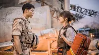 Drama Descendants of The Sun yang diperankan Song Joong Ki dan Song Hye Kyo sukses menyapu bersih penghargaan Seoul Drama Awards 2016.