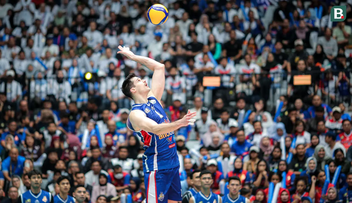 <p>Pemain Jakarta LavAni Allobank Electric, Renan Buiatti melepaskan serve saat menghadapi Jakarta Bhayangkara Presisi pada laga grand final PLN Mobile Proliga 2024 di Indonesia Arena, Senayan, Jakarta, Minggu (21/7/2024). Jakarta LavAni Allobank Electric kalah 1-3 (30-28, 22-25, 22-25 dan 23-25). (Bola.com/Bagaskara Lazuardi)</p>