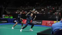 Pebulu tangkis ganda putra Indonesia Leo&nbsp;Rolly Carnando/Daniel Marthin kalah dari pasangan Malaysia Aaron Chia/Soh Wooi Yik 21-18, 16-21, dan 20-22 pada laga perempat final Singapore Open 2023 di Singapore Indoor Stadium, Jumat (9/6/2023). (foto: PBSI)