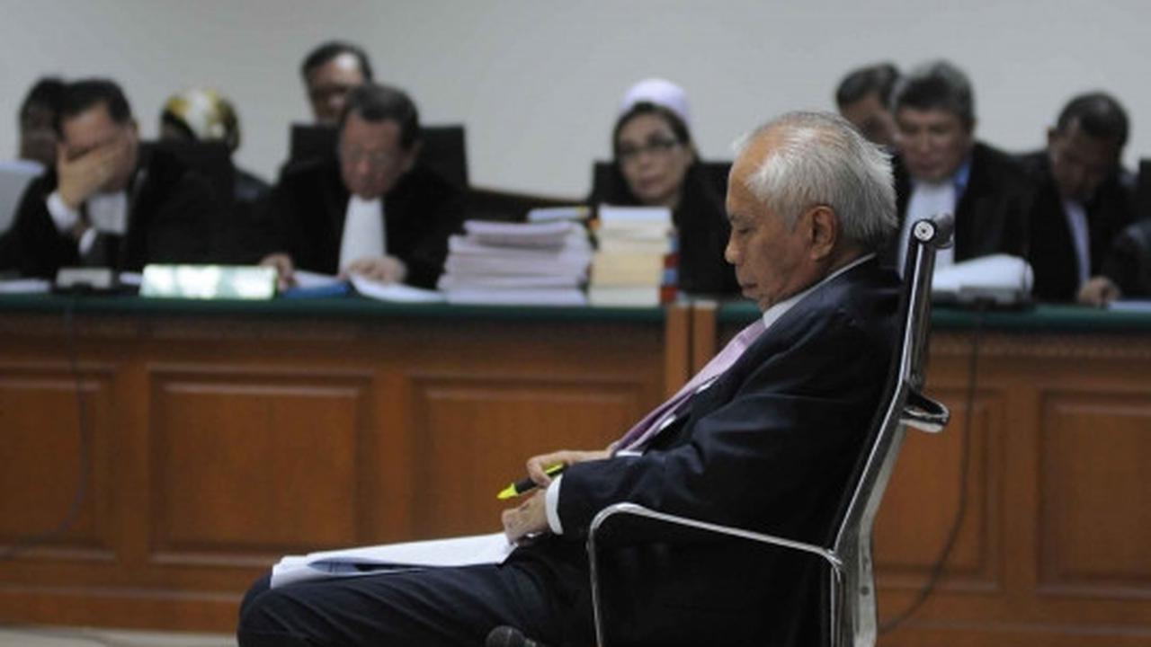 Sidang perdana, OC Kaligis dengar dakwaan JPU