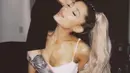 Ariana Grande dan Pete Davidson nampaknya gemar menunjukkan rasa sayang mereka lewat tato. (instagram/arianagrande)