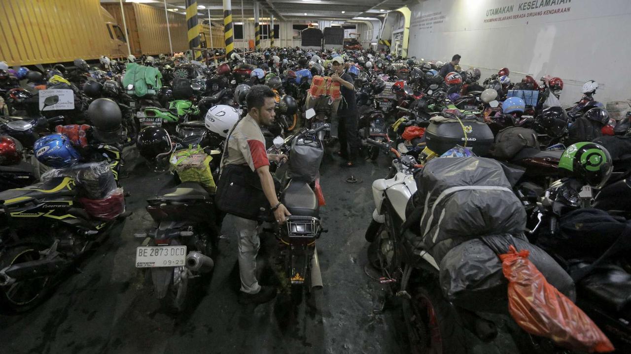Antrean Pemudik Motor Padati Pelabuhan Ciwandan Banten